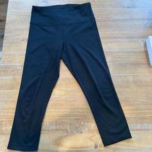 Zella Black Capri Leggings - Size Medium